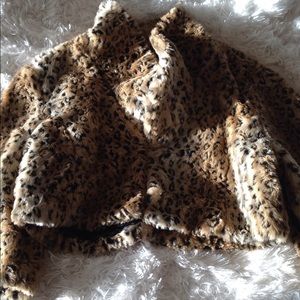 Faux fur Leopard coat, like New smoke Free home ✨
